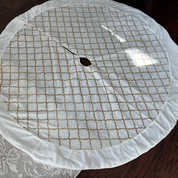 Ivory Velvet with Metallic Gold Geometric Design 54" Round Xmas Tree Skirt - Picture 1 of 5